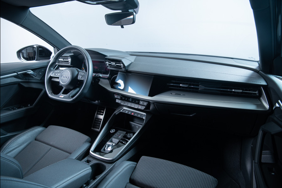 Audi A3 Sportback 35 TFSI 150pk Automaat S edition 2x S-Line | Virtual Cockpit | Winterbandenset | sportstuur | Parkeersensor voor en ac