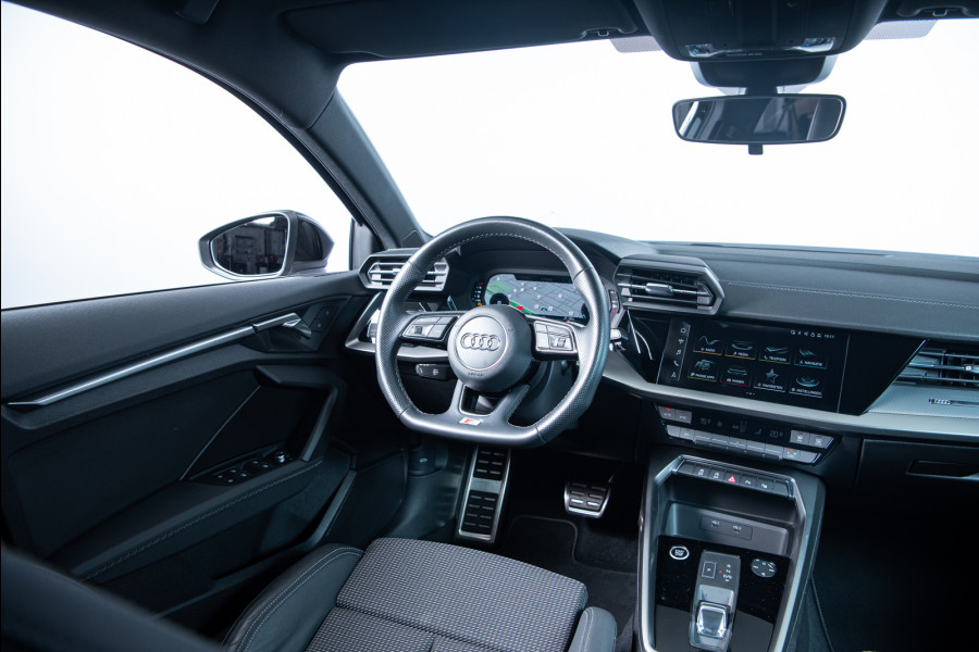 Audi A3 Sportback 35 TFSI 150pk Automaat S edition 2x S-Line | Virtual Cockpit | Winterbandenset | sportstuur | Parkeersensor voor en ac