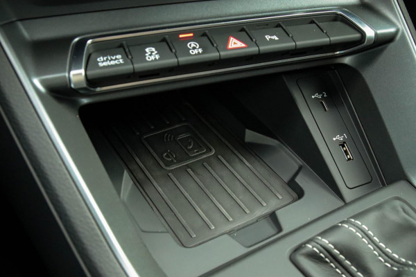 Audi Q3 35 TFSI 1.5 TFSI S Line Pro Line S 150pk S-Tronic! 1e Eig|DLR|Virtual Cockpit|LED Matrix|Leder|Side|19inch|Black|Trekhaak