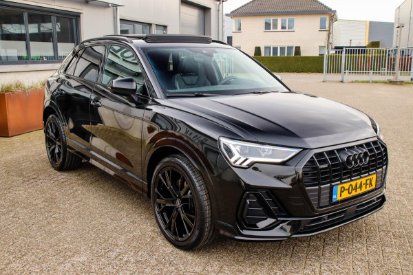 Audi Q3 40TFSI Quattro Edition One S Line 190pk S-Tronic! 1e Eig|Panoramadak|Virtual Cockpit|LED Matrix|Leder|Camera|20inch|Black