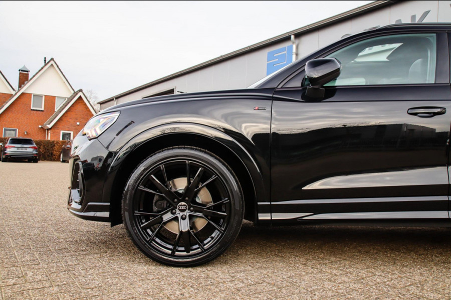 Audi Q3 40TFSI Quattro Edition One S Line 190pk S-Tronic! 1e Eig|Panoramadak|Virtual Cockpit|LED Matrix|Leder|Camera|20inch|Black