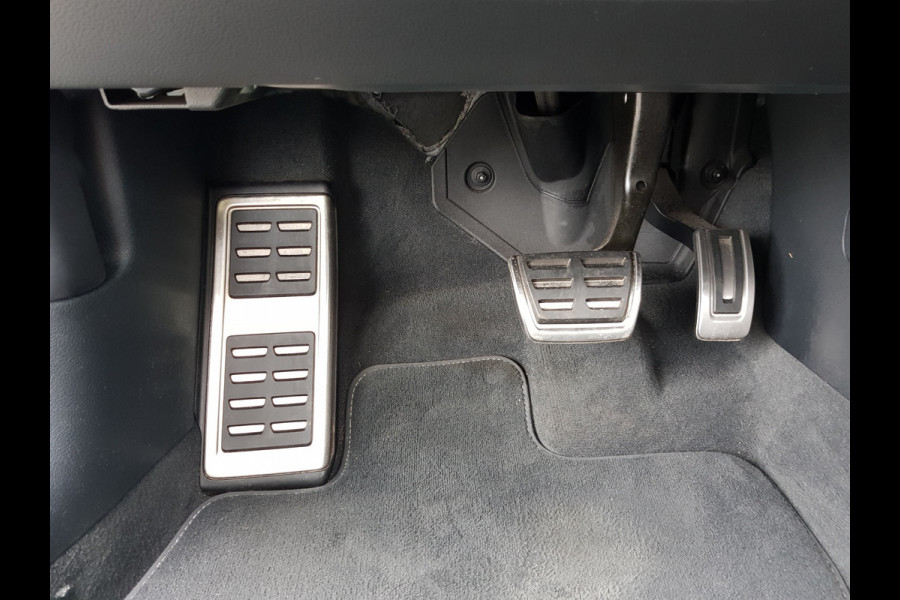 Audi A3 Limousine 1.5 TFSI automaat Sport S Line Edition /Black optik !!!