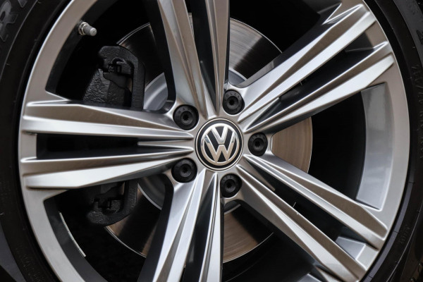 Volkswagen Tiguan 2.0TSI 4Motion Highline R-Line 180pk DSG! 1e Eig|Dealer|Panoramadak|Virtual Cockpit|LED|NAVI|Camera|PDC|19inch
