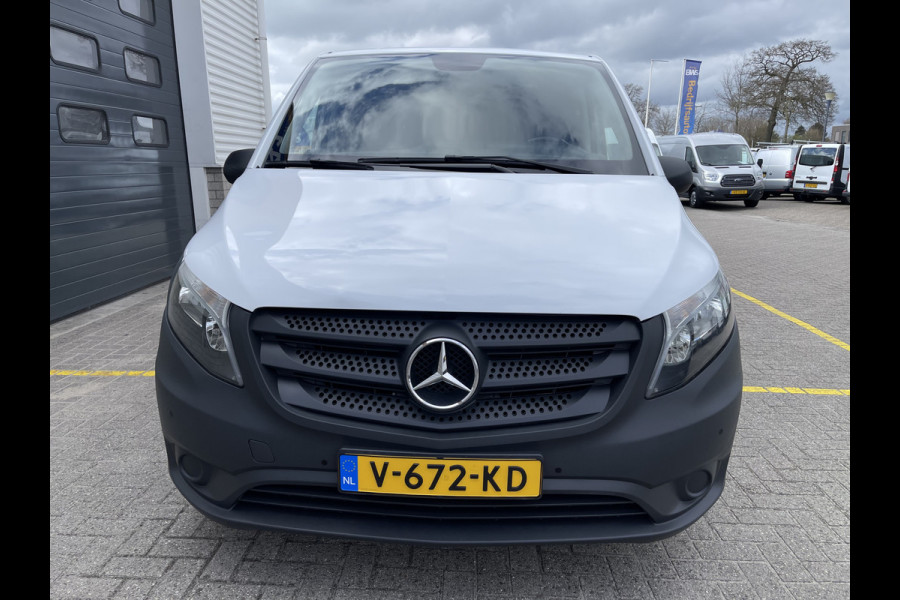 Mercedes-Benz Vito 111 CDI Functional Lang L2H1 / rijklaar € 19.950 ex btw / lease vanaf € 431 / airco / navigatie / achteruit rijcamera / parkeersensoren voor en achter !