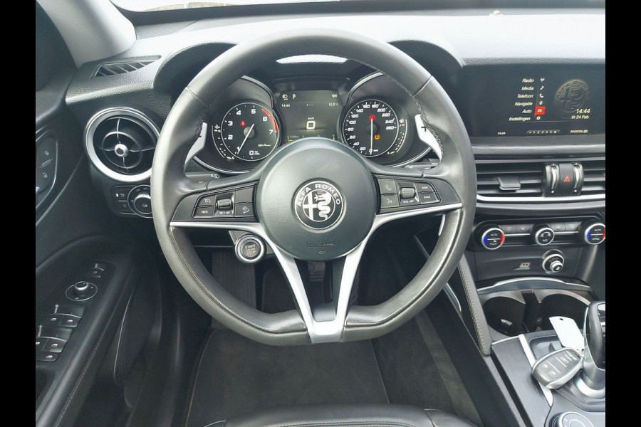 Alfa Romeo Stelvio 2.0 T AWD Super Automaat, panoramadak,trekhaak,cruise,navigatie,achteruitrijcamera,lederen bekleding,parkeersensoren,