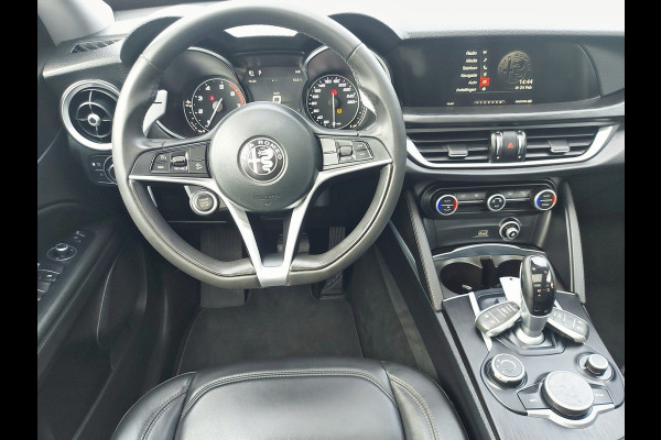 Alfa Romeo Stelvio 2.0 T AWD Super Automaat, panoramadak,trekhaak,cruise,navigatie,achteruitrijcamera,lederen bekleding,parkeersensoren,