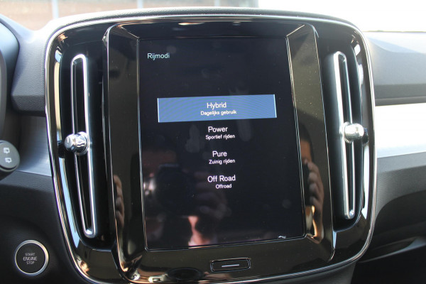Volvo XC40 T4 Recharge 211PK Automaat Inscription Navigatie / Standkachel / Apple Carplay / 18" Lichtmetalen velgen