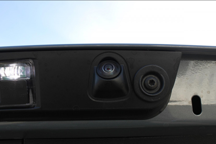 Volvo XC40 T4 Recharge 211PK Automaat Inscription Navigatie / Standkachel / Apple Carplay / 18" Lichtmetalen velgen