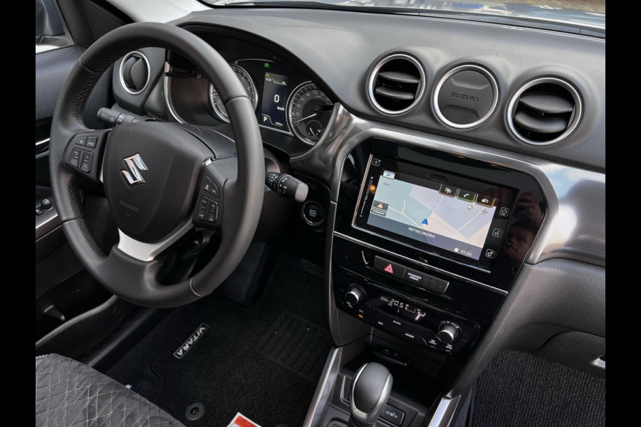 Suzuki Vitara 1.5 Hybrid Style / Automaat / Panoramadak / Adaptive Cruise / Navi + Camera / Stoelverwarming