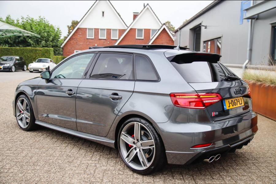 Audi A3 Sportback 2.0TFSI S3 quattro Facelift 310pk S-Tronic 2e Eig|DLR|Kuipstoelen|Virtual Cockpit|Panoramadak|Magnetic|LED|Black