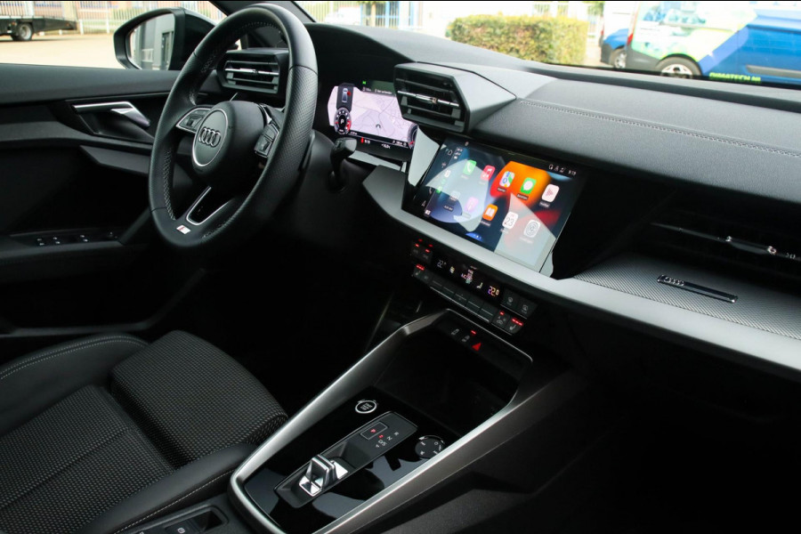 Audi A3 Limousine 35 1.5 TFSI S Edition One S-line 150pk S-Tronic Lederen kuipstoelen|Virtual Cockpit|Panoramadak|LED Matrix|Black