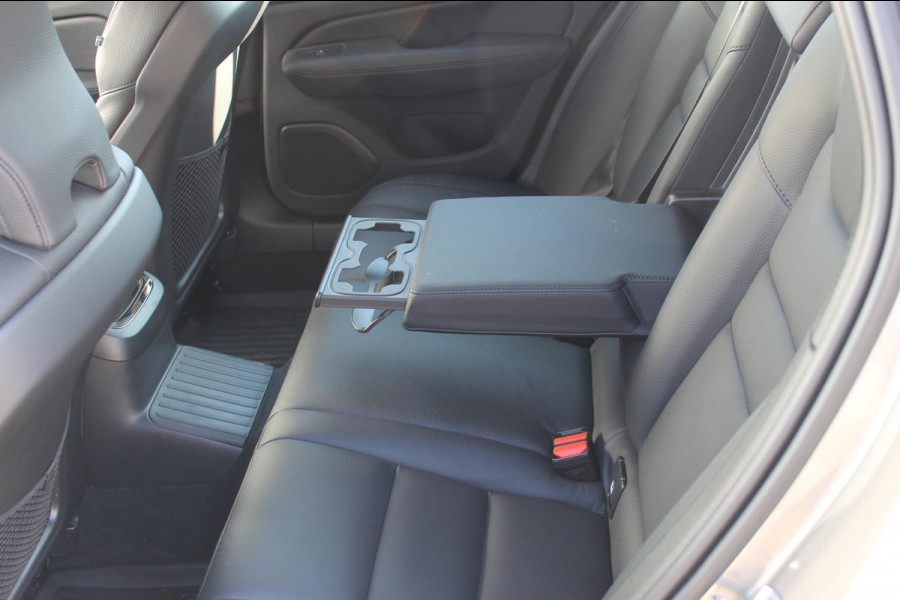Volvo V60 T8 455PK Automaat Long Range Recharge AWD Adaptieve Cruise Control / Apple Carplay / Verwarmbare buitenste zittingen achterbank / Verwarmbare voorstoelen / DAB+