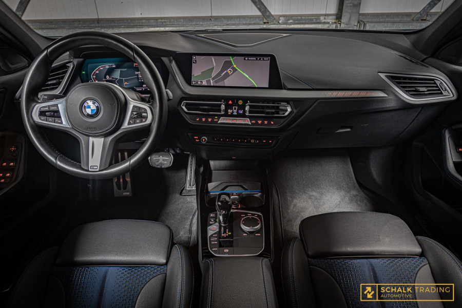 BMW 1-serie 118i High Executive|M-Sport|M Sportstoelen|NWAPK
