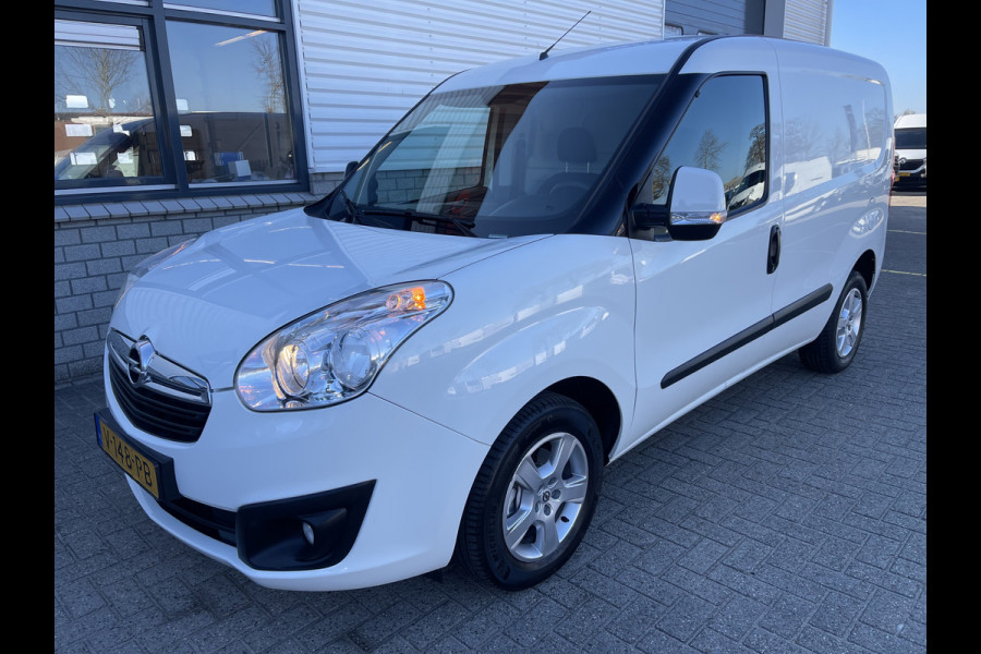 Opel Combo 1.3 CDTi 95pk L1H1 Sport / rijklaar € 10.950 ex btw / lease vanaf € 232 / airco / cruise / stoelverwarming / lichtmetalen velgen / pdc achter !