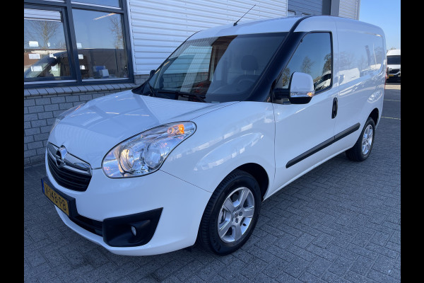 Opel Combo 1.3 CDTi 95pk L1H1 Sport / rijklaar € 10.950 ex btw / lease vanaf € 232 / airco / cruise / stoelverwarming / lichtmetalen velgen / pdc achter !