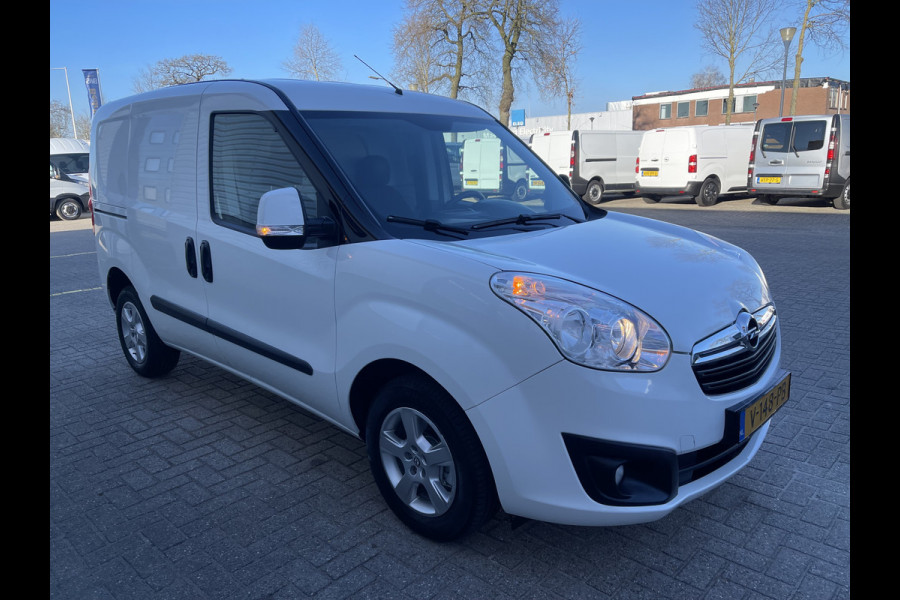 Opel Combo 1.3 CDTi 95pk L1H1 Sport / rijklaar € 9.950 ex btw / lease vanaf € 232 / airco / cruise / stoelverwarming / lichtmetalen velgen / pdc achter !