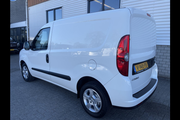 Opel Combo 1.3 CDTi 95pk L1H1 Sport / rijklaar € 9.950 ex btw / lease vanaf € 232 / airco / cruise / stoelverwarming / lichtmetalen velgen / pdc achter !