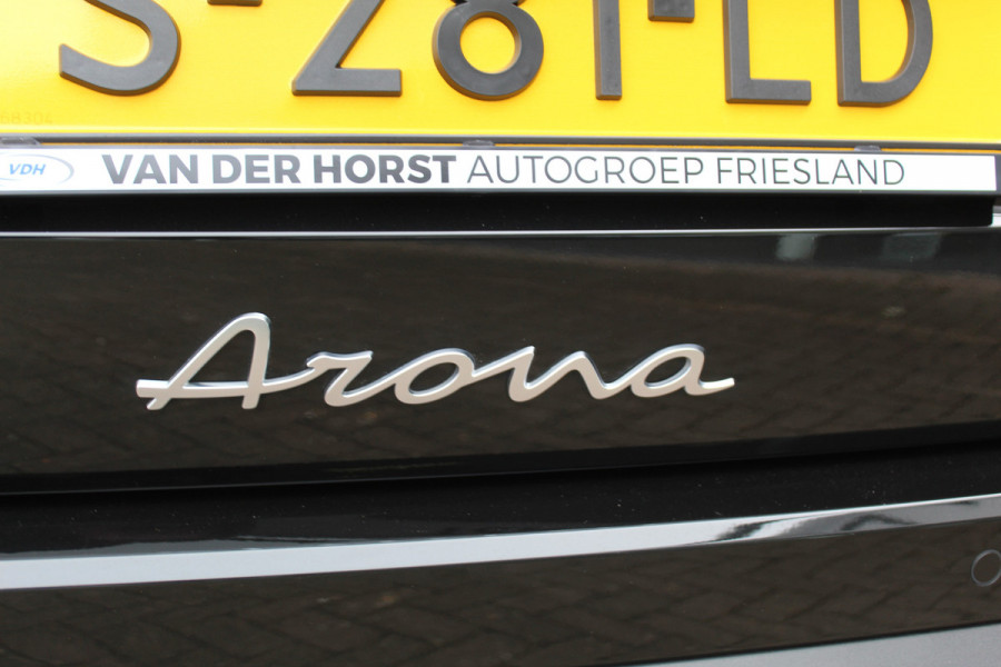 Seat Arona 1.0-95pk TSI 'Style'. Handige hoogzitter, van vele gemakken voorzien ! Airco, navigatie, telefoonvoorb., cruise cntrl, camera, parkeersensoren v+a parkeerassistent, LM wielen, lane assist etc.