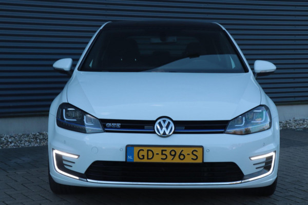 Volkswagen Golf 1.4 TSI GTE | Pano / Camera / PDC V+A / NL AUTO!