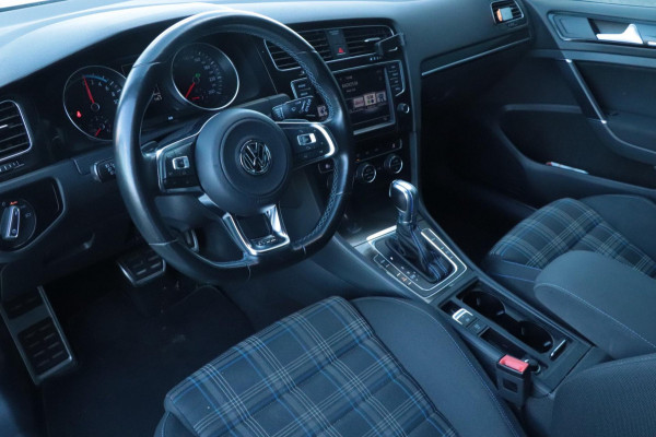 Volkswagen Golf 1.4 TSI GTE | Pano / Camera / PDC V+A / NL AUTO!