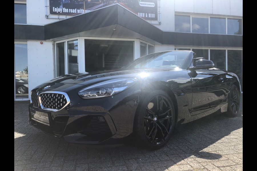 BMW Z4 Roadster sDrive30i High Executive Edition M-PAKKET met echt ALLE OPTIES, 19"LMV . Een proefrit levert het bewijs. Neem contact op en we maken een afspraak!