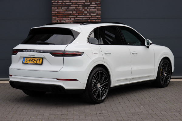 Porsche Cayenne 3.0 V6 Aut8 | Luchtvering | Panoramadak | Camera | Memory | Trekhaak | Porsche Dynamic Light Systeem | Stoelverwarming V+A | Rijassistentiesysteem Rijstrookwissel |