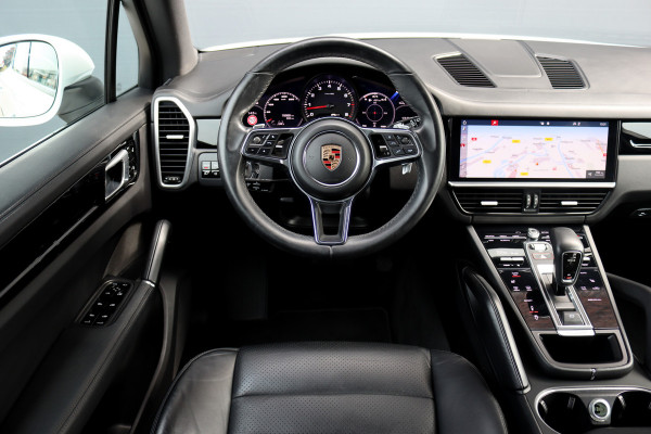 Porsche Cayenne 3.0 Aut8, Luchtvering. Panoramadak, Camera, Memory, Elek. Trekhaak, Porsche Dynamic Light Systeem, Stoelverwarming V+A, Rijassistentiesysteem Rijstrookwissel, Etc,