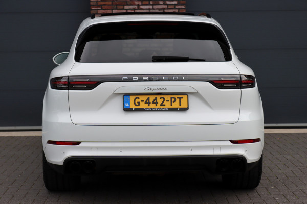 Porsche Cayenne 3.0 Aut8, Luchtvering. Panoramadak, Camera, Memory, Elek. Trekhaak, Porsche Dynamic Light Systeem, Stoelverwarming V+A, Rijassistentiesysteem Rijstrookwissel, Etc,