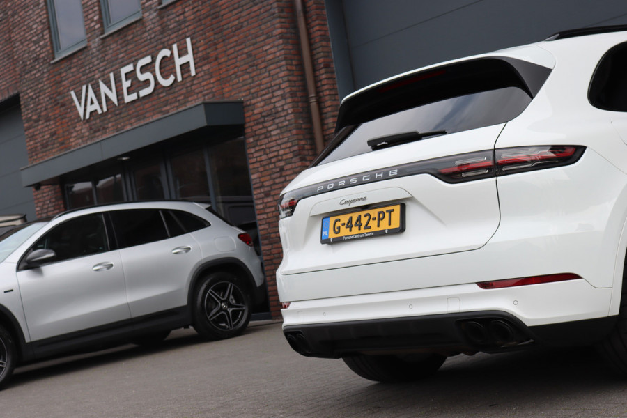 Porsche Cayenne 3.0 Aut8, Luchtvering. Panoramadak, Camera, Memory, Elek. Trekhaak, Porsche Dynamic Light Systeem, Stoelverwarming V+A, Rijassistentiesysteem Rijstrookwissel, Etc,