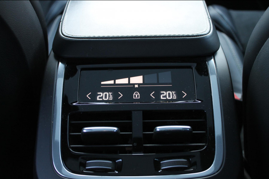 Volvo XC90 T8 390PK Automaat Twin Engine AWD R-Design Keyless Entry / 20" lichtmetalen velgen / Panoramisch schuif-kanteldak / Trekhaak / Lederen dashboard / Apple Carplay