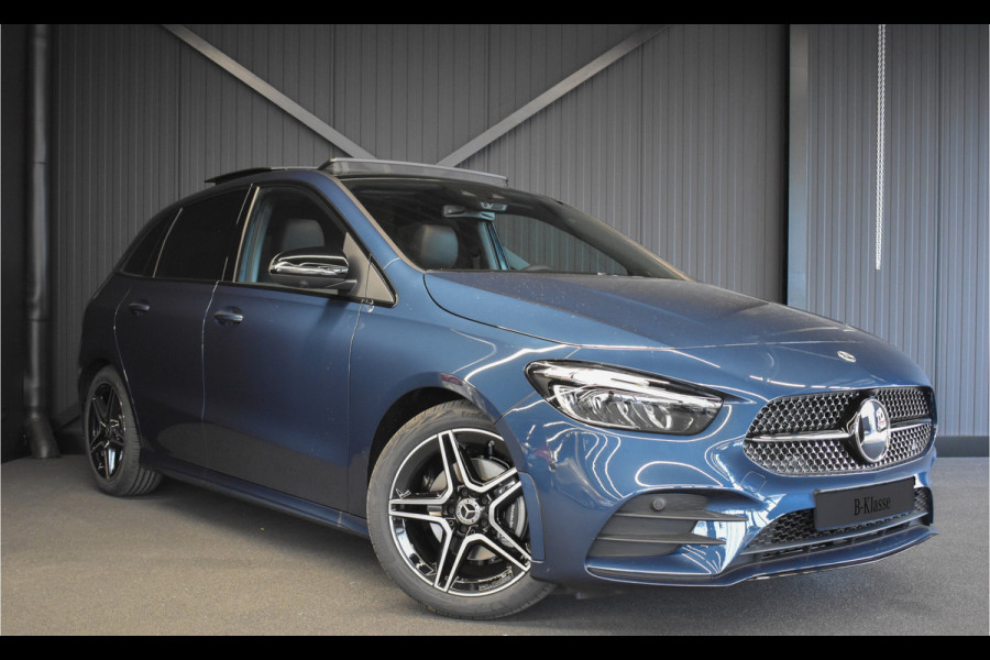 Mercedes-Benz B-Klasse 180 AMG Line | Facelift | Achteruitrijcamera | Stoelverwarming | Night-Pakket | Panaroma-schuifdak |