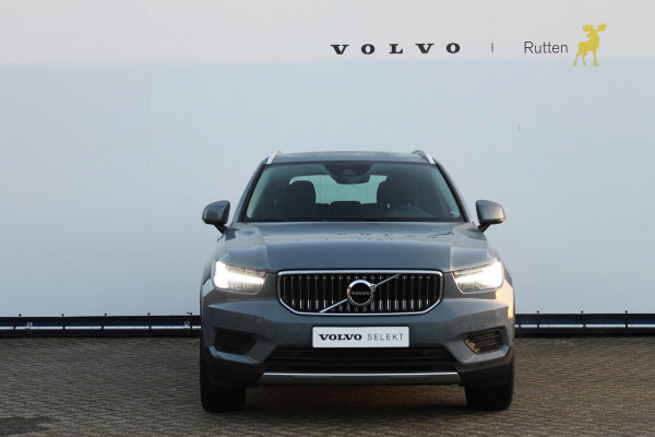 Volvo XC40 T4 211PK Automaat Recharge Inscription Expression Navigatie / Parkeersensoren voor en achter met parkeercamera achter / Keyless Entry / Stuurwielverwarming / Standkachel