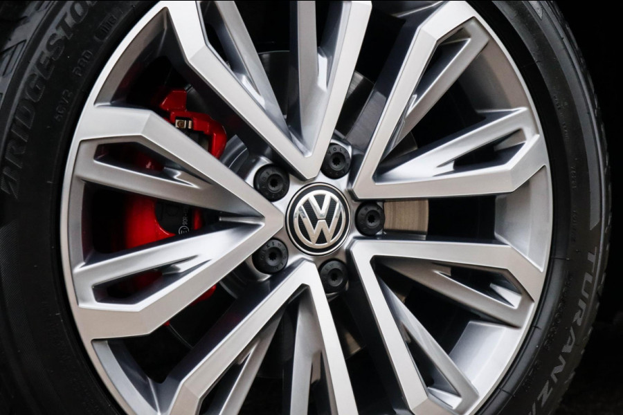 Volkswagen T-Roc 2.0TSI 4Motion Sport 190pk DSG! 1e|DLR|Panoramadak|Virtual Cockpit|LED Plus|Sportstoelen|PDC|CarPlay|Beats|18inch