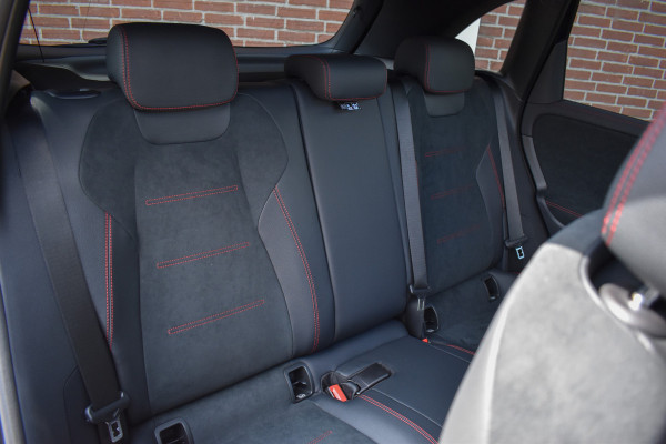 Mercedes-Benz B-Klasse 180 AMG Line | Achteruitrijcamera | Stoelverwarming | Night-Pakket | Keyless-Go | Panaroma-schuifdak |