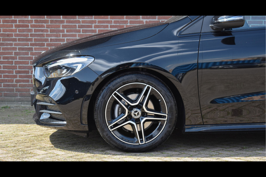 Mercedes-Benz B-Klasse 180 AMG Line | Achteruitrijcamera | Stoelverwarming | Night-Pakket | Keyless-Go | Panaroma-schuifdak |