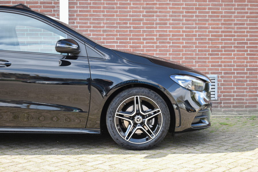 Mercedes-Benz B-Klasse 180 AMG Line | Achteruitrijcamera | Stoelverwarming | Night-Pakket | Keyless-Go | Panaroma-schuifdak |