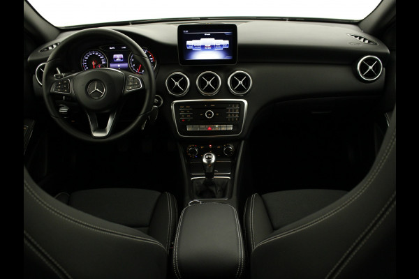 Mercedes-Benz A-Klasse 180 Business Solution Navigatie I Keyless-go I Achteruitrijcamera I Ledkoplampen I Cruise control I Stoelverwarming. | Nu tijdelijk te financiëren tegen 3,90% rente (actie loopt t/m 15-5-2020)