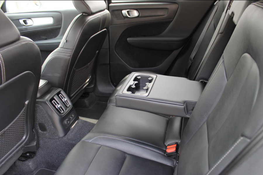 Volvo XC40 T5 262PK Automaat Recharge Inscription Adaptieve Cruise Control / Blis / 19" lichtmetalen velgen / Apple Carplay / Keyless Entry / Navigatie