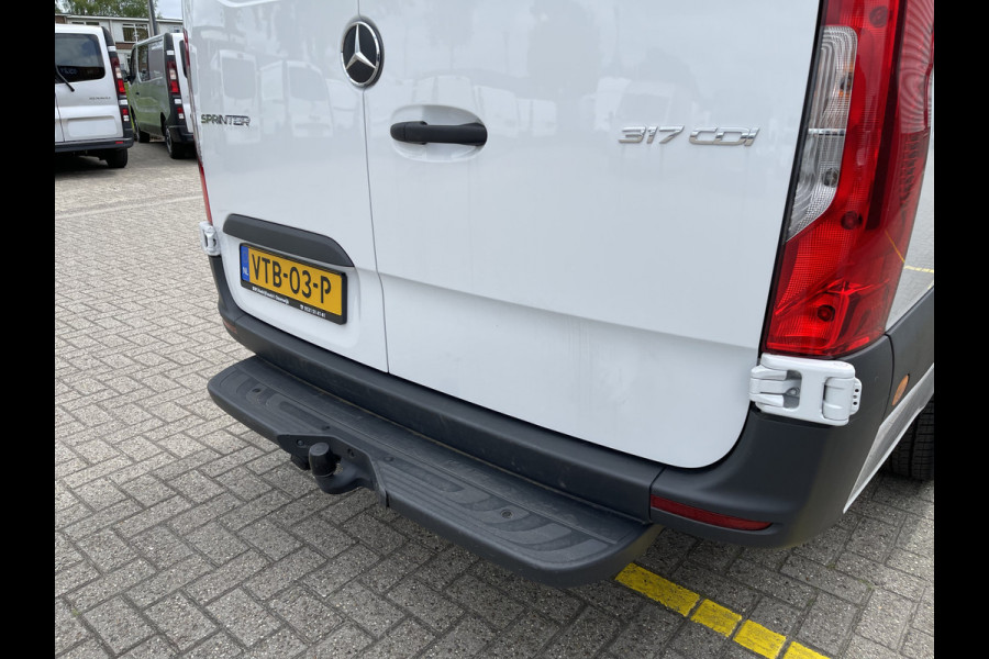 Mercedes-Benz Sprinter 317 1.9 CDI 170pk L3H2 RWD / luxe DC 5 persoons / rijklaar € 48.950 ex btw / trekhaak / climate control / achteruit rijcamera / 18 inch velgen met 4 seizoenen banden !