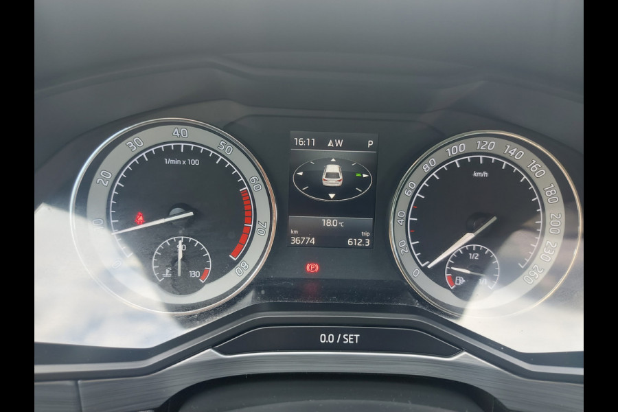 Škoda Superb Combi 1.5 TSI ACT Business Edition Automaat, airco,trekhaak,cruise,stoelverwarming,parkeersensoren,navigatie,achteruitrijcamera,