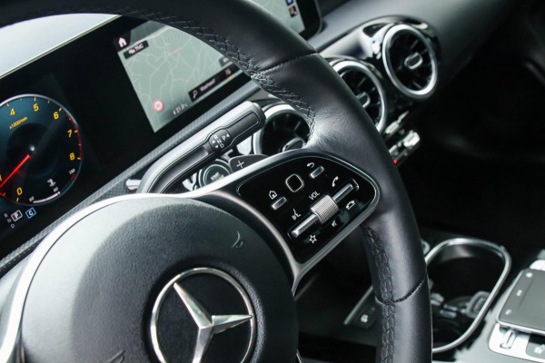 Mercedes-Benz A-Klasse 200 Launch Sport Edition AMG 7G Automaat 163pk Dealer|Widescreen|LED|Leder|NAVI|Lane|Carbon|18inch|Trekhaak