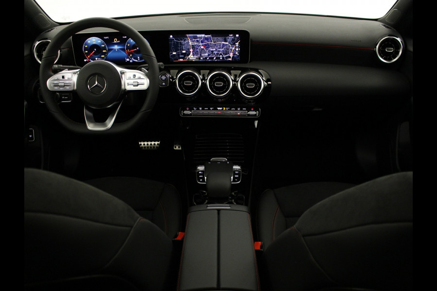 Mercedes-Benz A-Klasse 200 Business Solution AMG | Panoramadak, Digitale radio, Navigatie, Parkeerpakket, Spiegelpakket | Nu tijdelijk te financiëren tegen 3,90% rente (actie loopt t/m 15-5-2020)