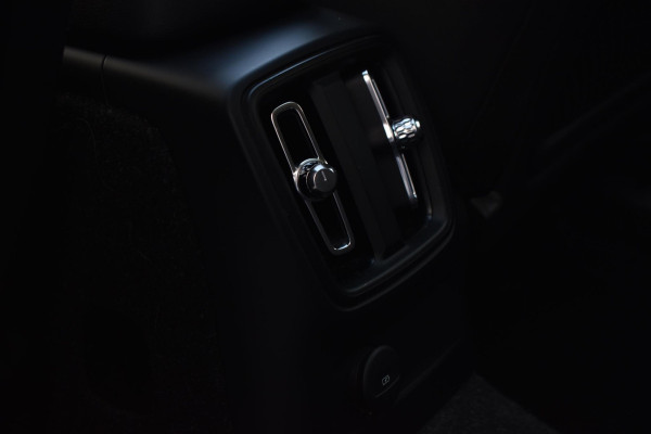 Volvo XC40 T4 211PK Automaat Recharge R-Design Expression / Lounge pack / Panoramadak / Intellisafe surround / Blis /Harman Kardon / 360 graden camera