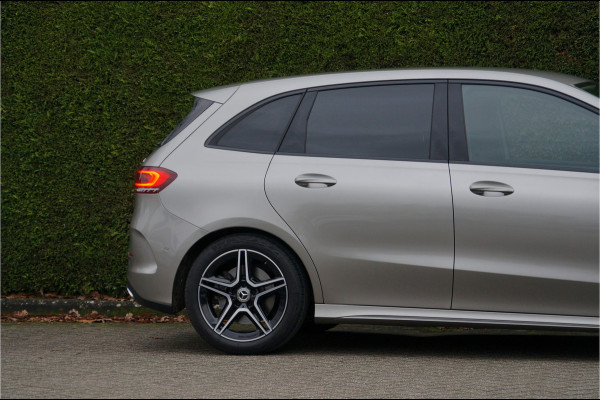 Mercedes-Benz B-Klasse B 250 4M AMG line Night | Widescreen Carplay Camera AR-navi