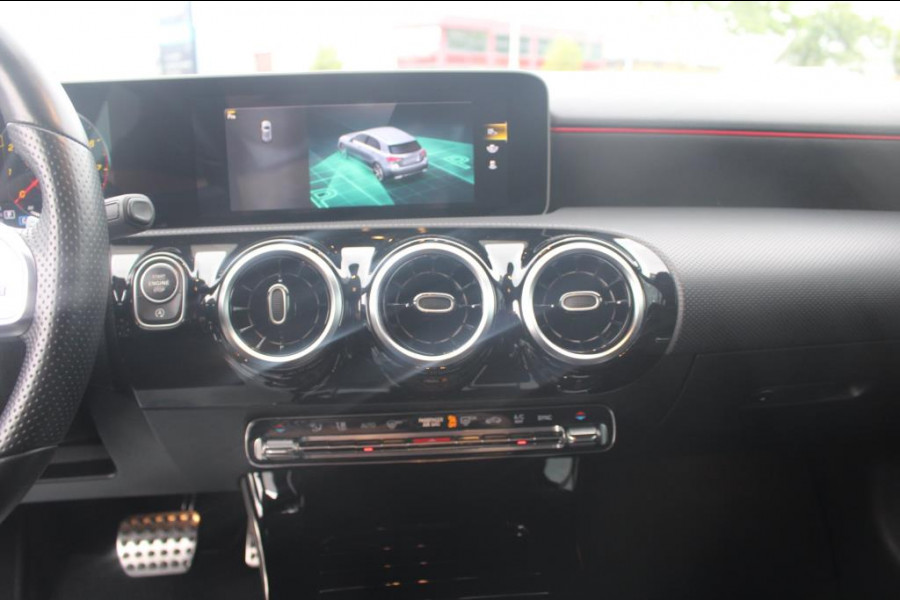 Mercedes-Benz A-Klasse 200 Launch Edition AMG-Pakket Wide Screen Camera NAP en Bovag garantie