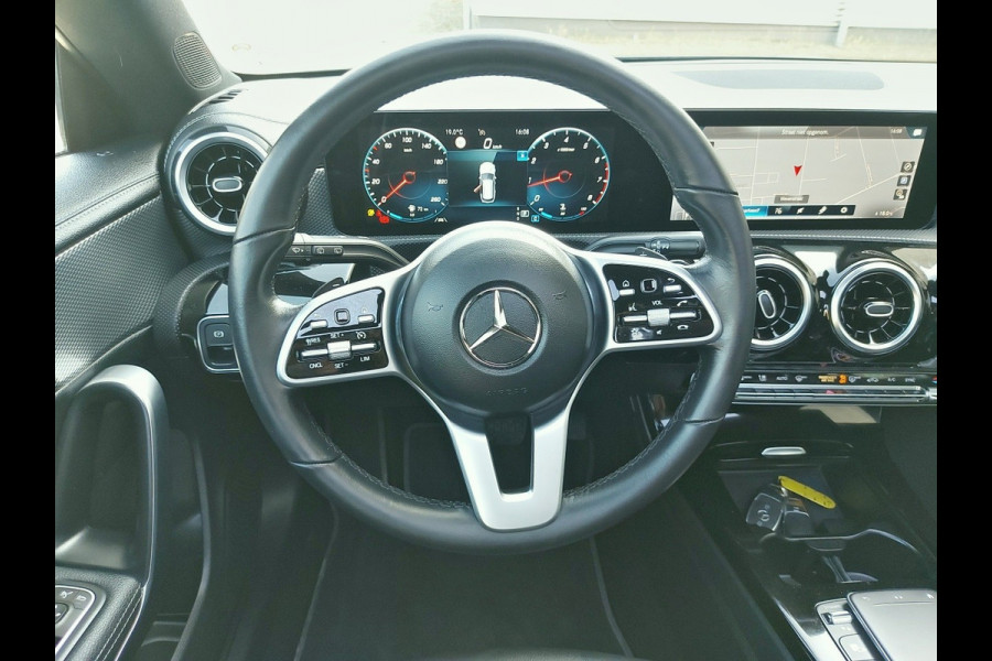 Mercedes-Benz CLA-Klasse Shooting Brake Automaat, 180 Luxury Line Virtueel, Navigatie,panoramadak,airco,cruise,parkeersensoren,stoelverwarming,