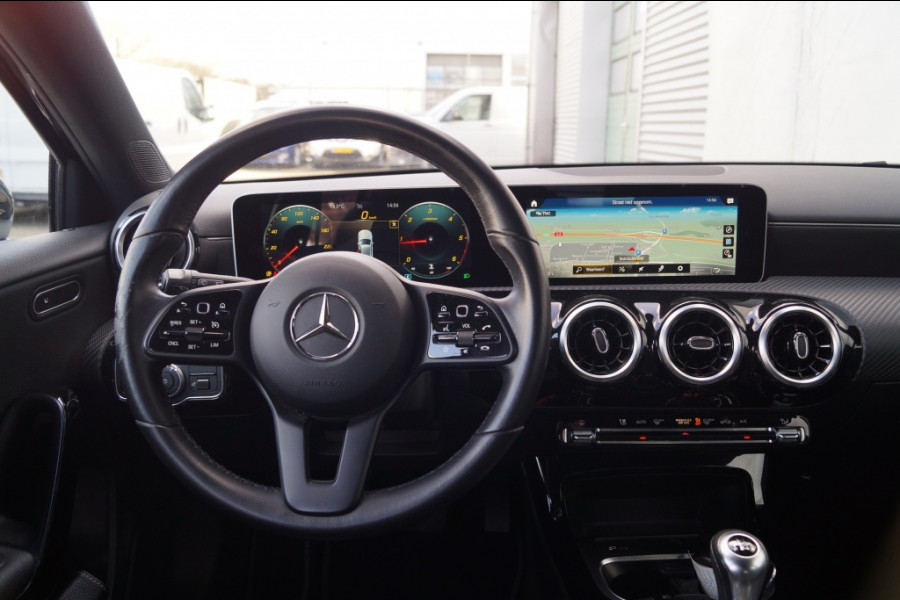 Mercedes-Benz A-Klasse 180d Premium Style -LED-NAVI-ECC-PDC-CAM-