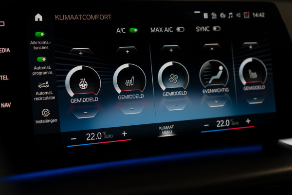 BMW iX1 xDrive30 / M-Sport pakket/ Adaptive Cruise Control/ Virtual Cockpit/ Panoramadak/ 230kW (313PK)