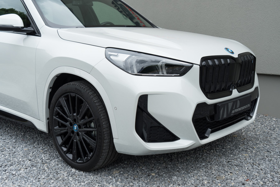 BMW iX1 xDrive30 / M-Sport pakket/ Adaptive Cruise Control/ Virtual Cockpit/ Panoramadak/ 230kW (313PK)