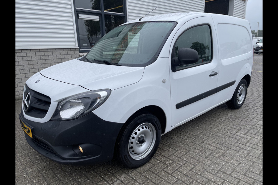 Mercedes-Benz Citan 108 CDI BlueEFFICIENCY / rijklaar € 8.950 ex btw / lease vanaf € 218 / airco / armsteun / schuifdeur / achterdeuren met ramen / euro 6 diesel !